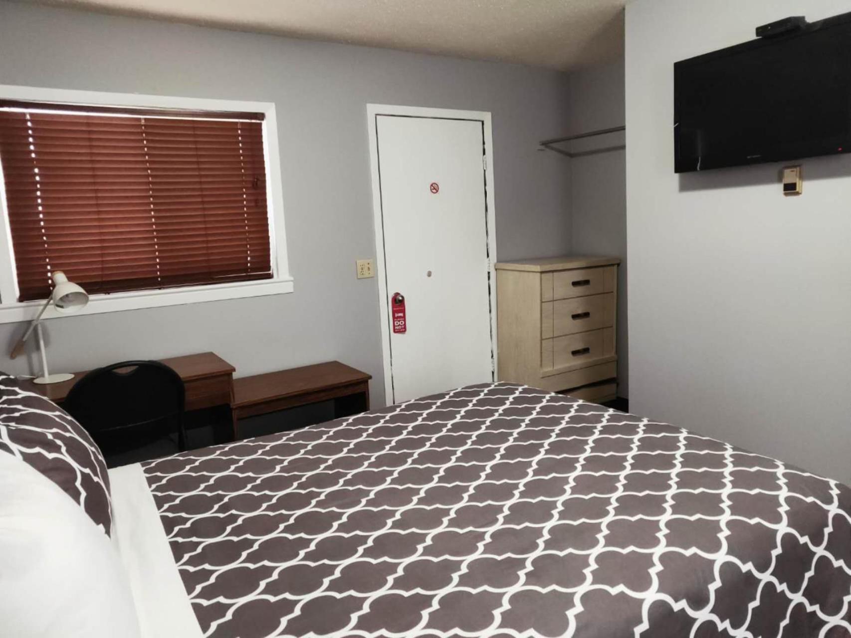 Melsask Motel Melville Esterno foto