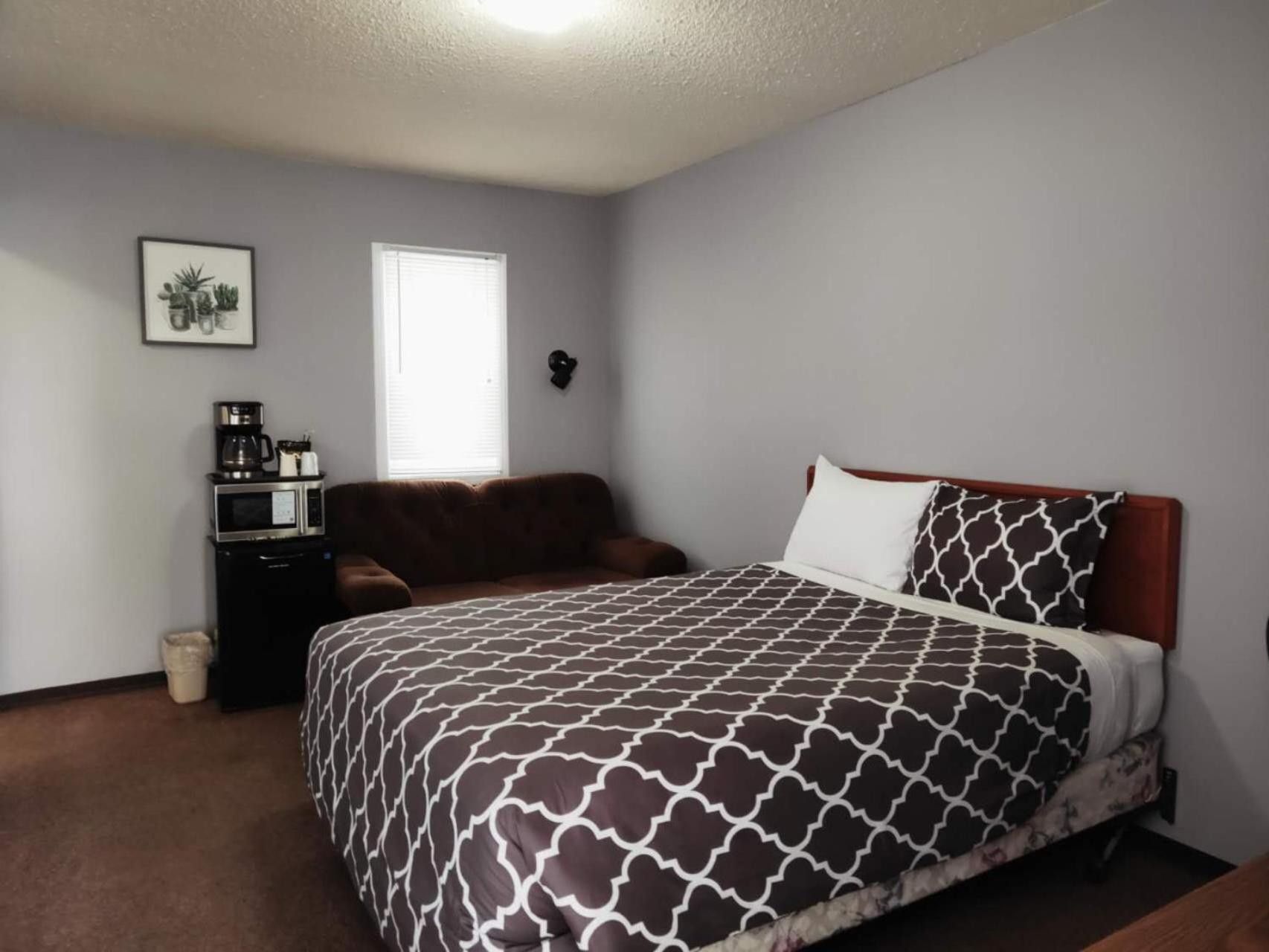 Melsask Motel Melville Esterno foto
