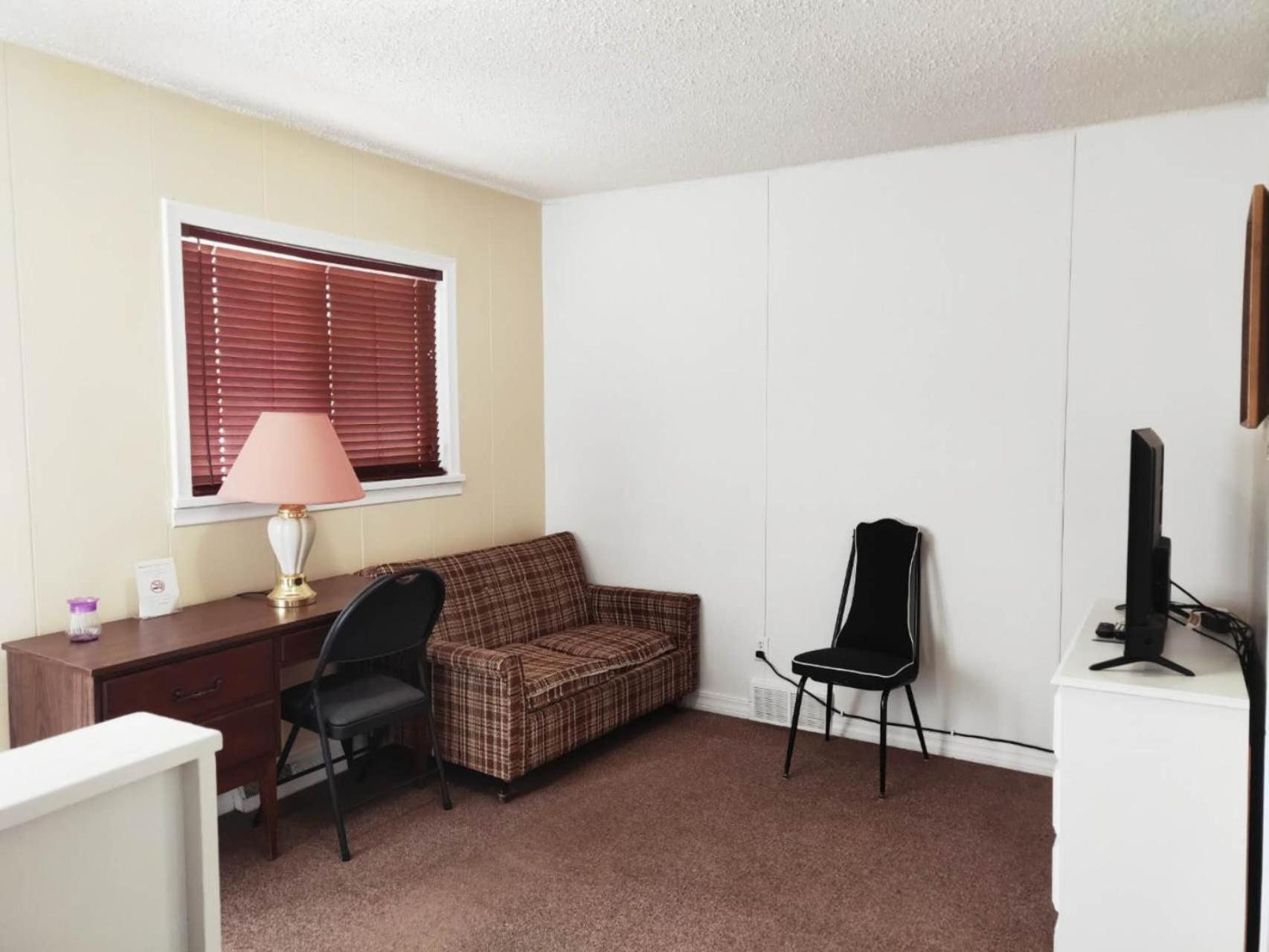 Melsask Motel Melville Esterno foto