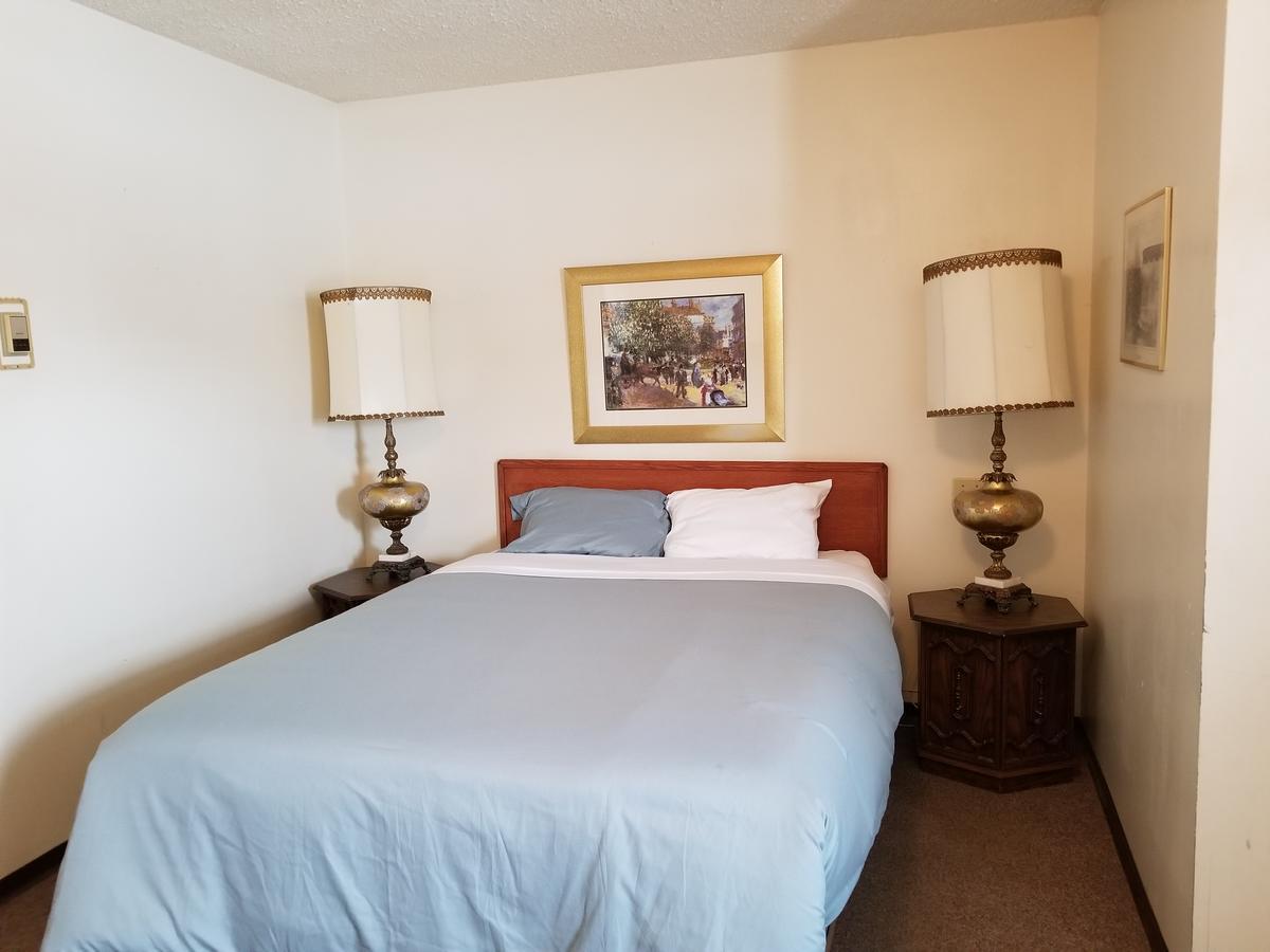 Melsask Motel Melville Esterno foto