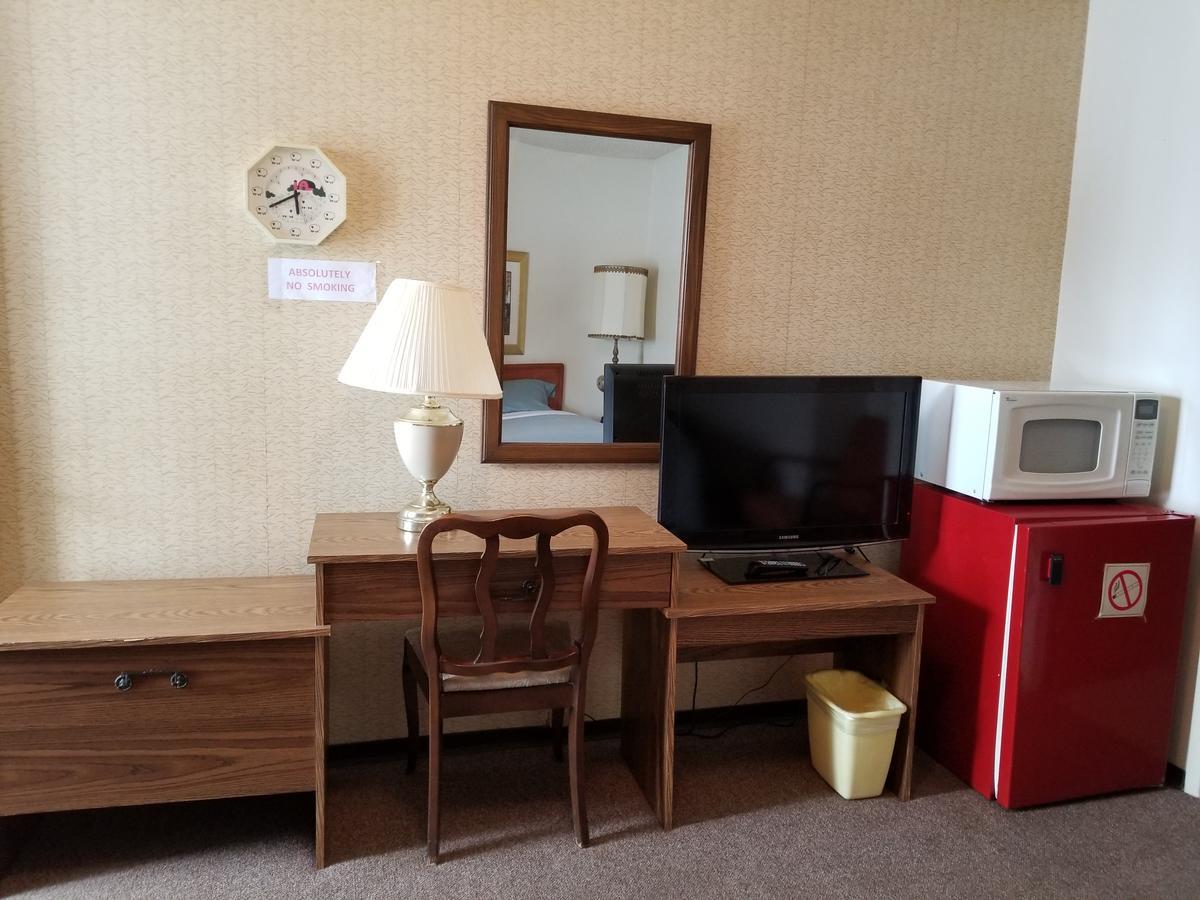 Melsask Motel Melville Esterno foto