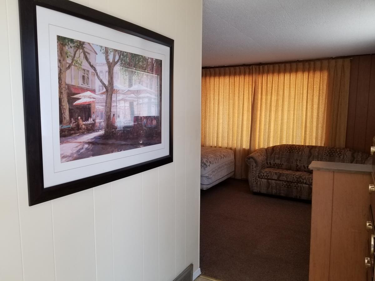 Melsask Motel Melville Esterno foto