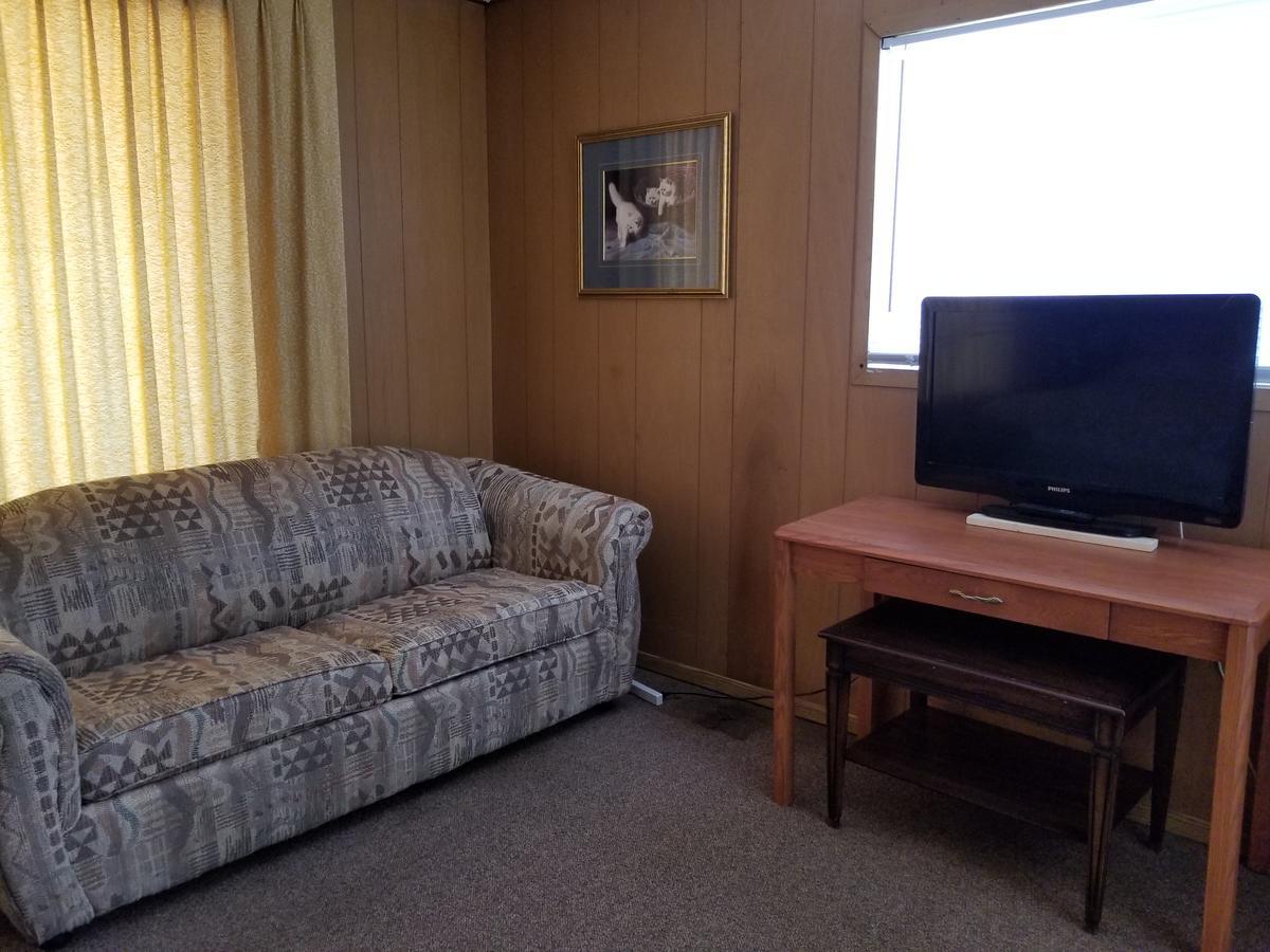 Melsask Motel Melville Esterno foto