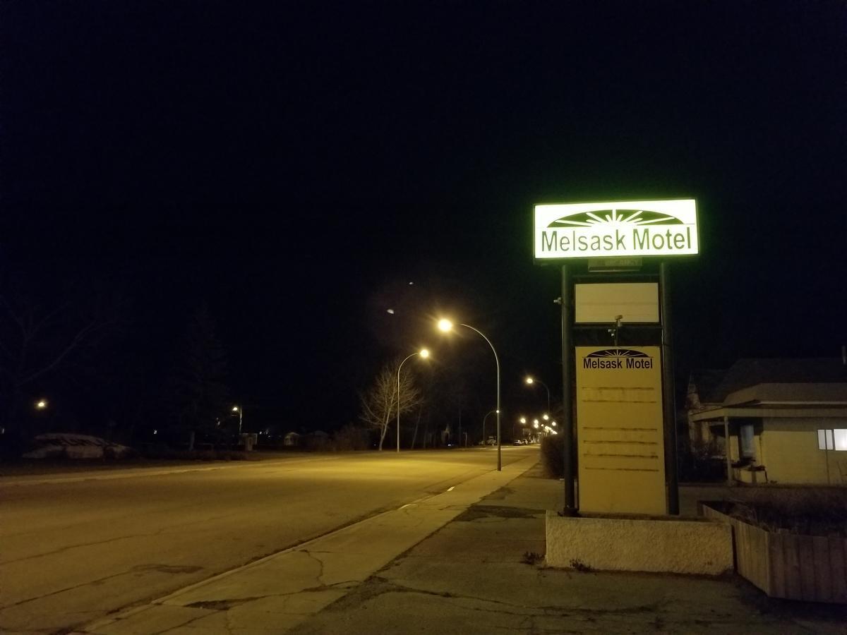 Melsask Motel Melville Esterno foto