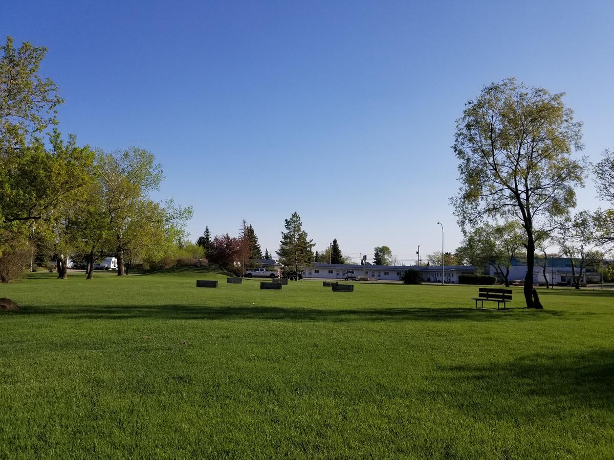 Melsask Motel Melville Esterno foto