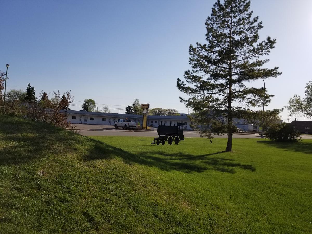 Melsask Motel Melville Esterno foto